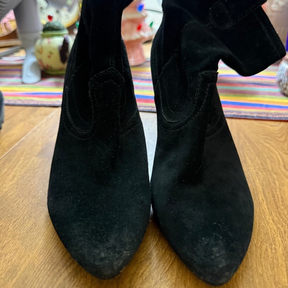 B. Makowsky Black Suede Boots | Pre-Owned | Size 8.5 - Picture 3 of 16